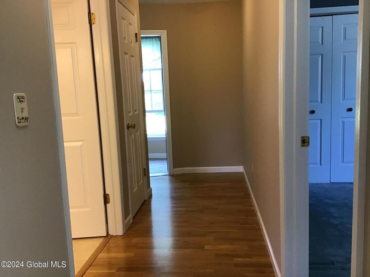 16 Kreiger Ln - Photo 7 of 20