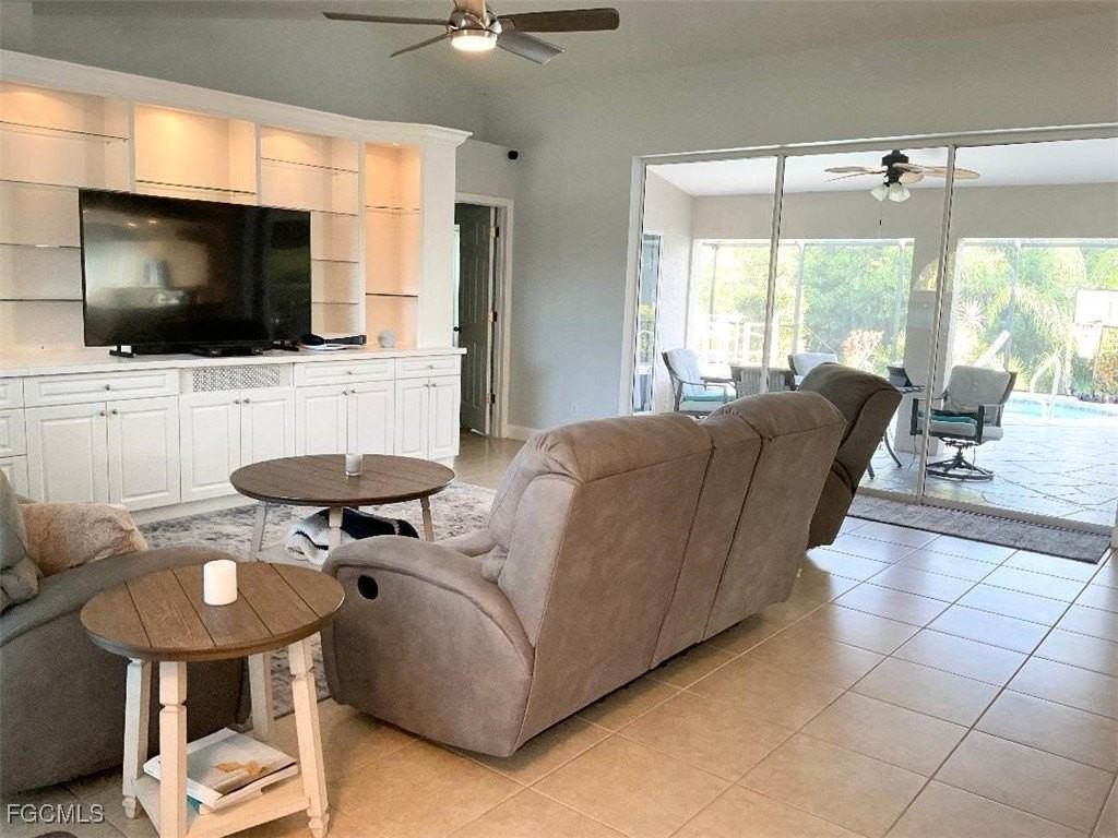 2537 Sw 29th Ter - Photo 3 of 20