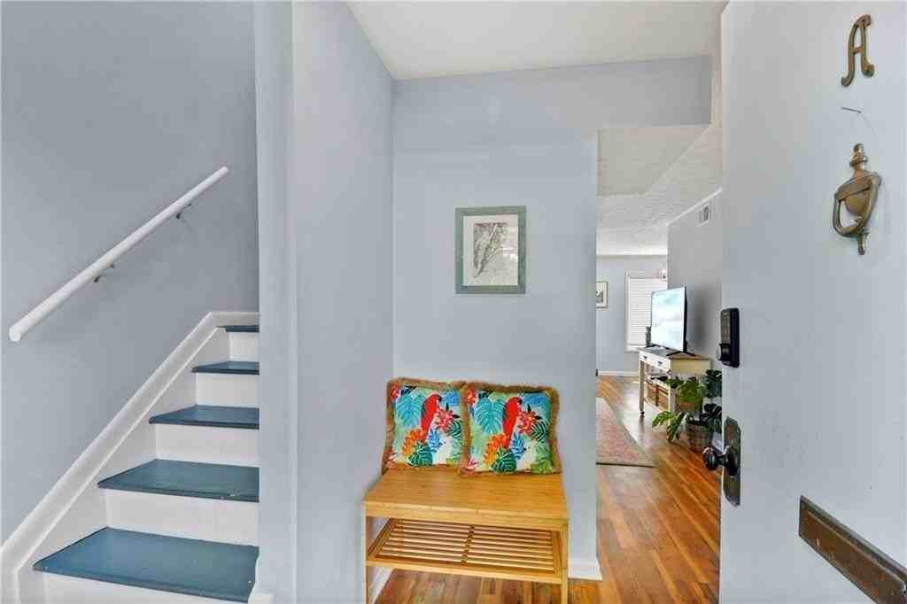 807 Mallery St #A - Photo 3 of 17