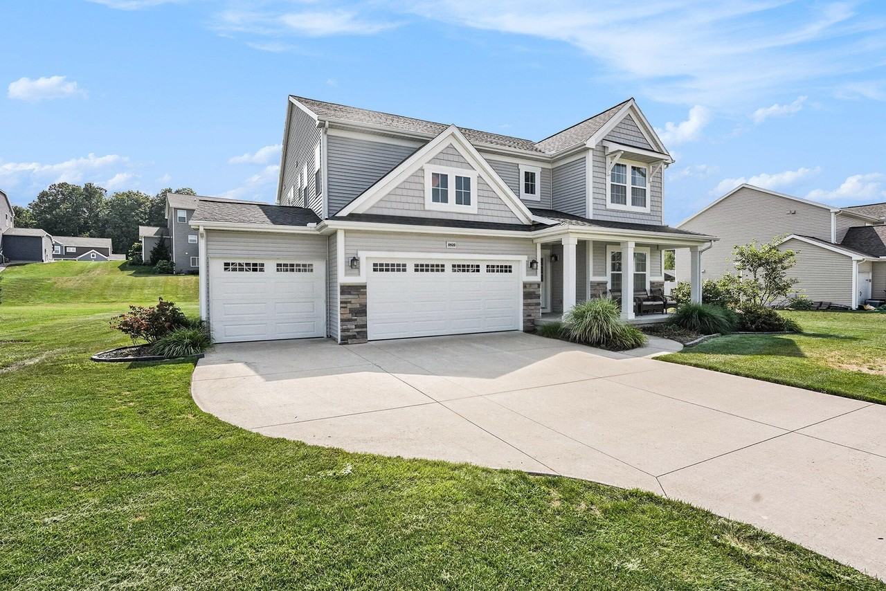 8920 Pictured Rock Dr - Photo 2 of 36