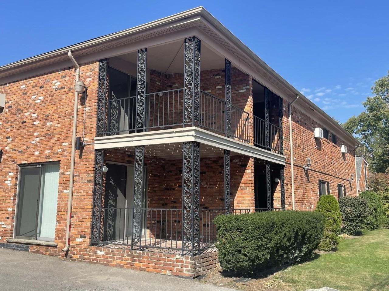 620 E Lincoln Ave Apt 8 #8 - Photo 3 of 14