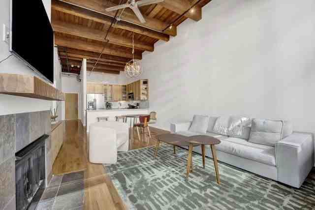 525 W Superior St #322 - Photo 3 of 8