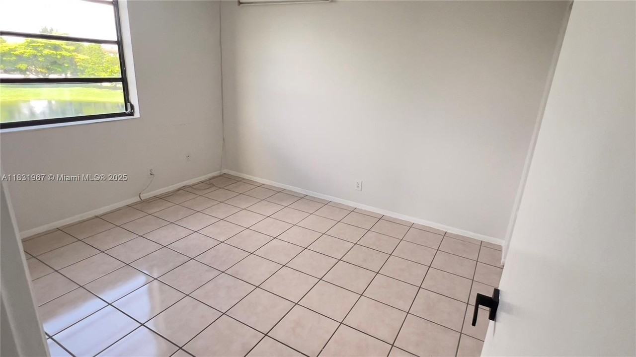 12219 Sw 14th Ln #2405 - Photo 6 of 27