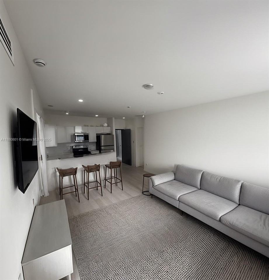 1091 E 17th St #303 - Photo 2 of 8