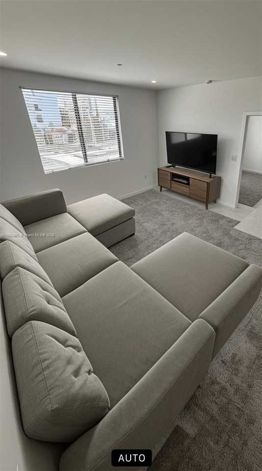 1091 E 17th St #303 - Photo 5 of 8