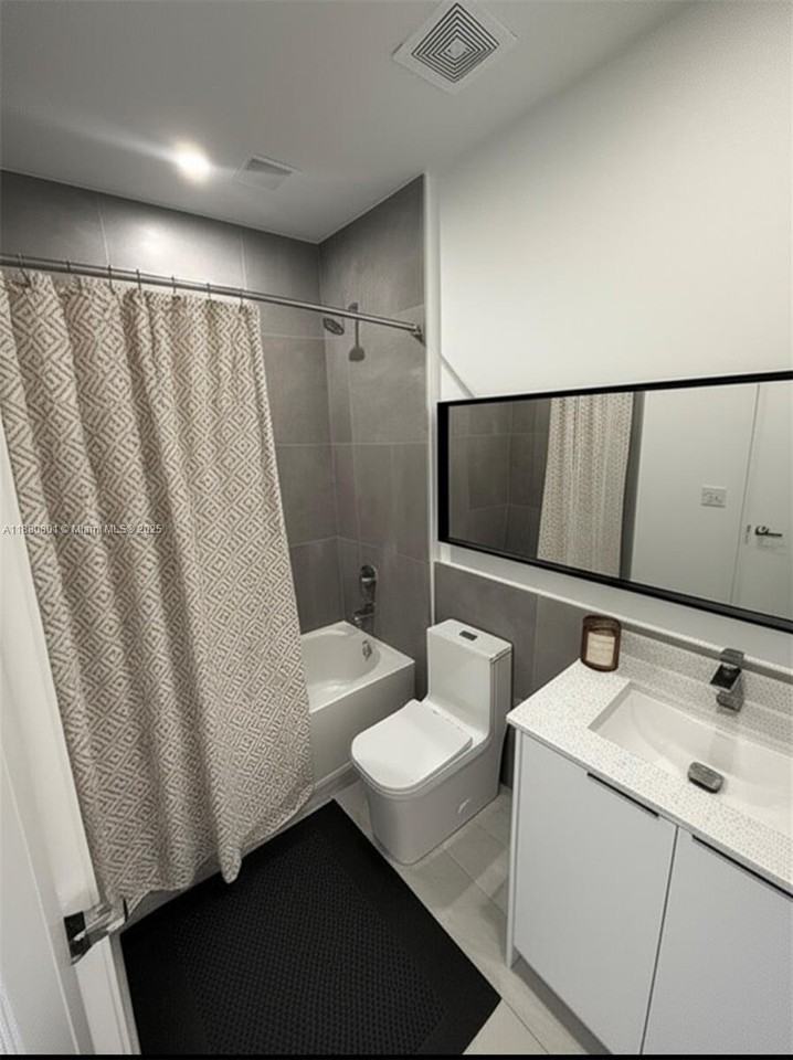 1091 E 17th St #303 - Photo 6 of 8