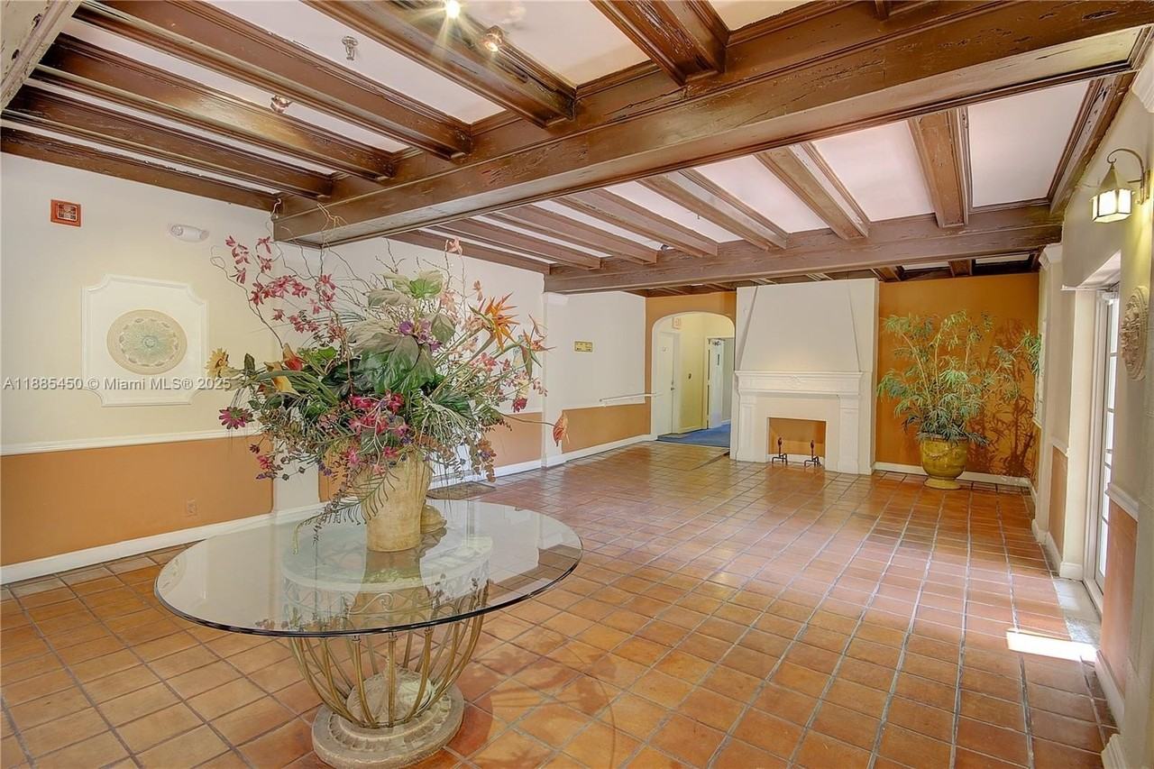 1200 Euclid Ave #301 - Photo 5 of 35