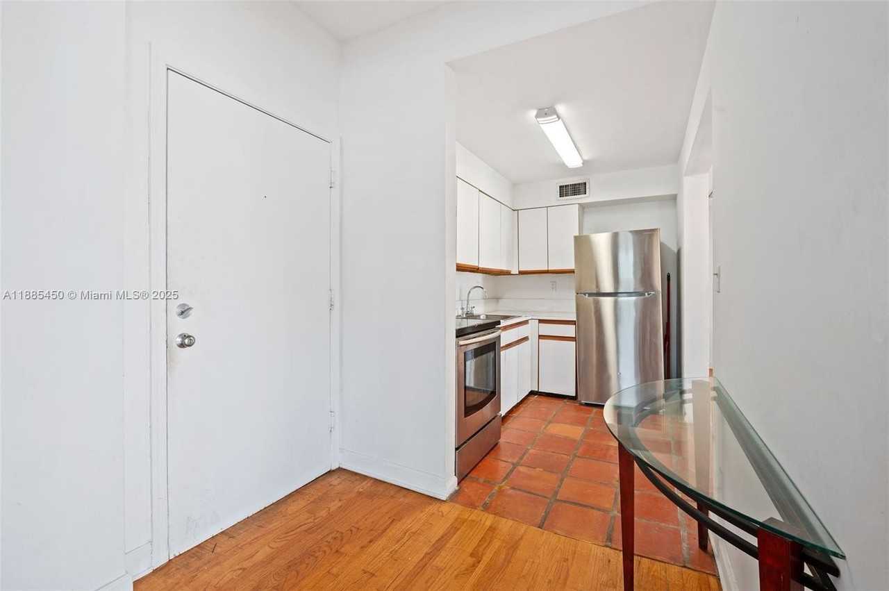 1200 Euclid Ave #301 - Photo 6 of 35