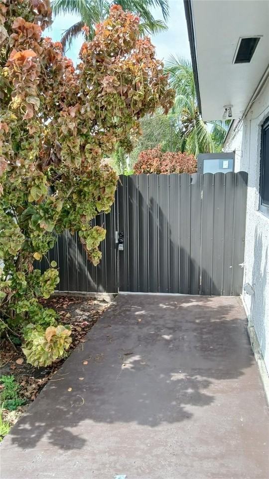 29XX Sw 114th Ave #2