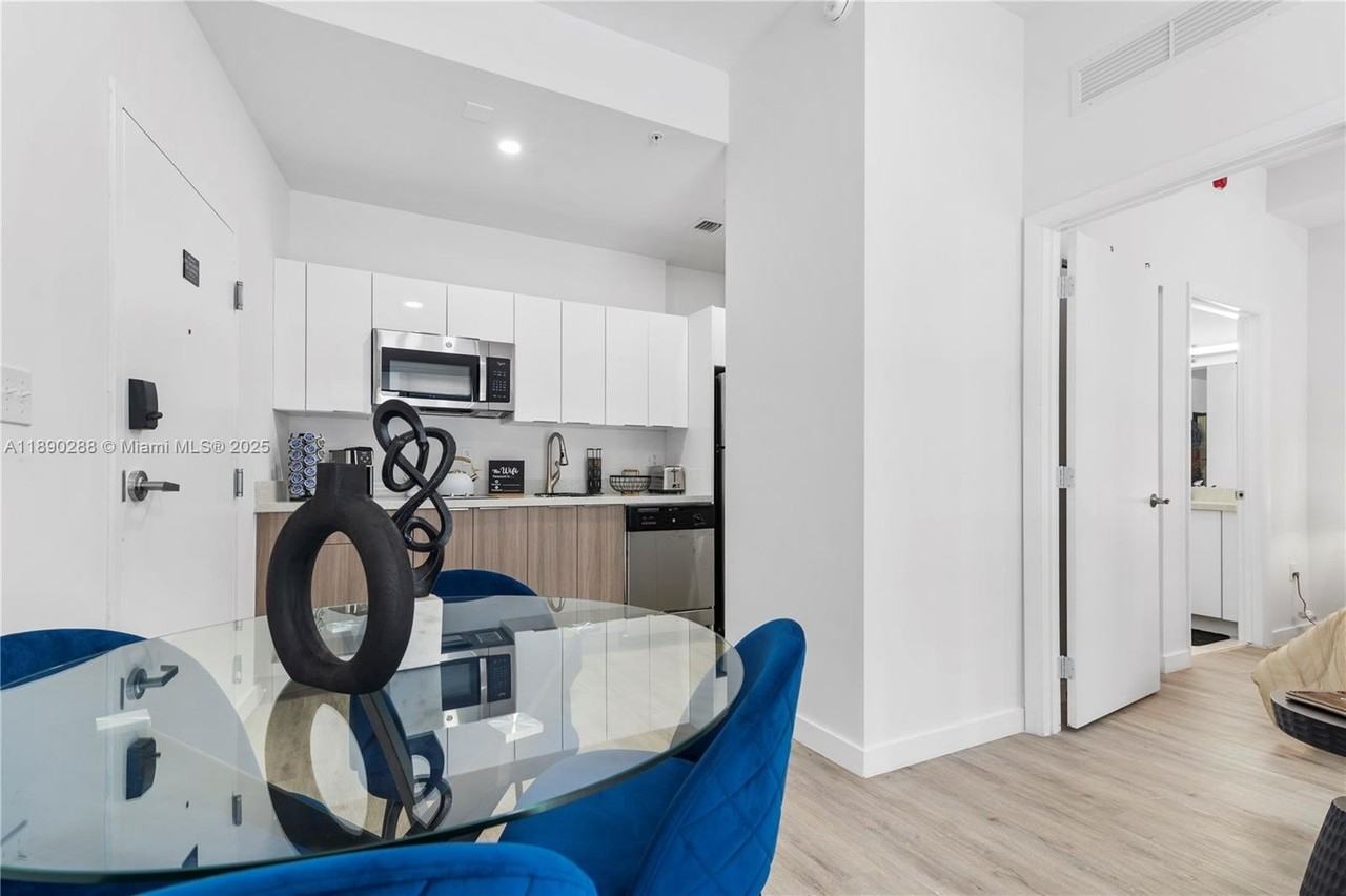 136 Nw 26th St #207 - Photo 6 of 25