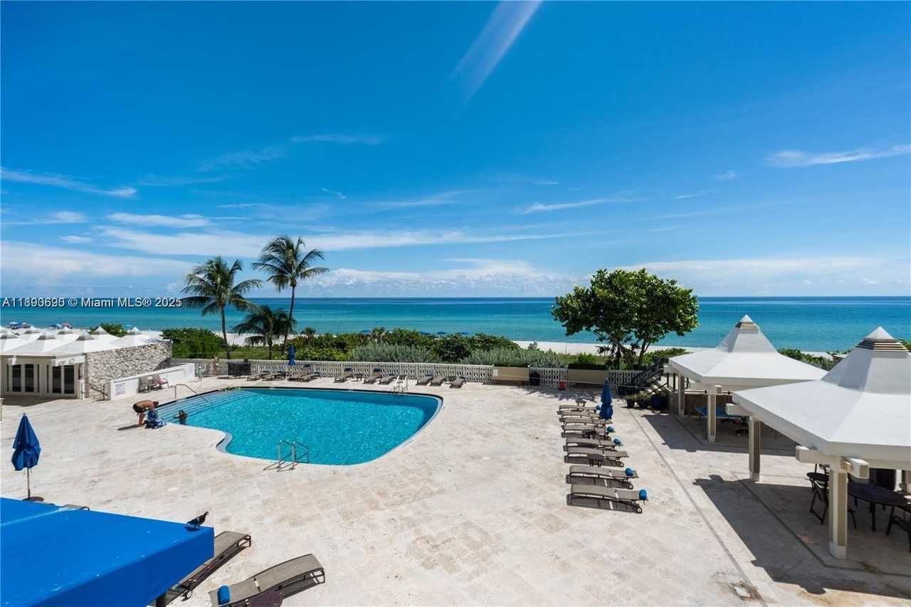 5555 Collins Ave #11U - Photo 4 of 24