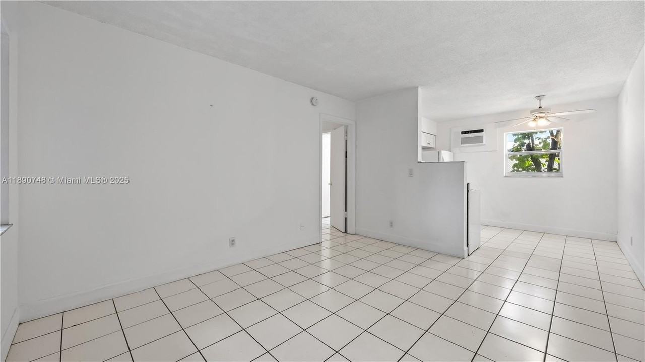 400 Se 31st St #3 - Photo 4 of 15