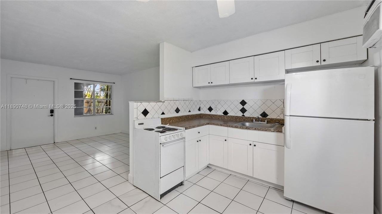 400 Se 31st St #3 - Photo 2 of 15