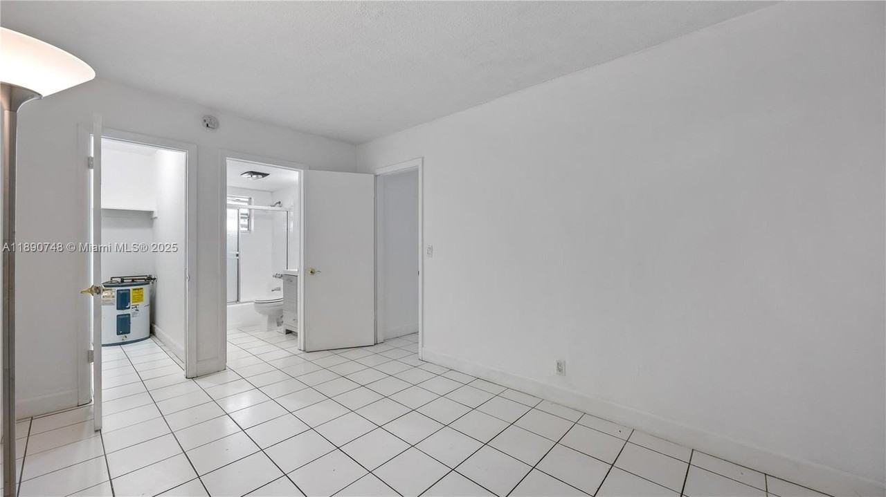 400 Se 31st St #3 - Photo 6 of 15