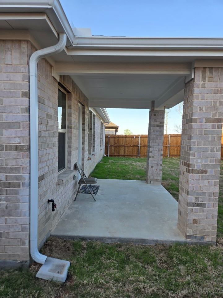 Edgehurst Dr - Photo 2 of 10