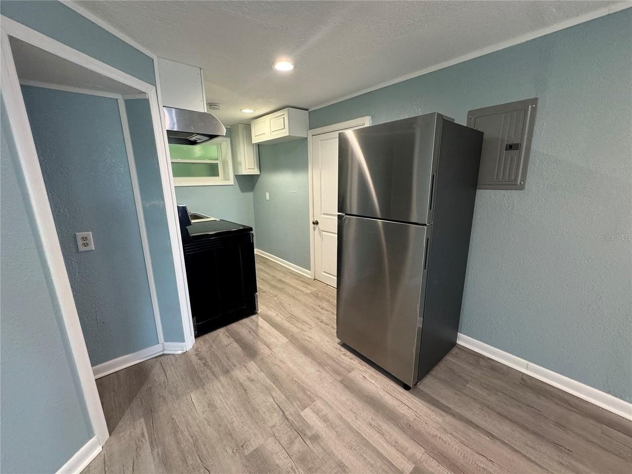 348 S Central Ave #L - Photo 7 of 12