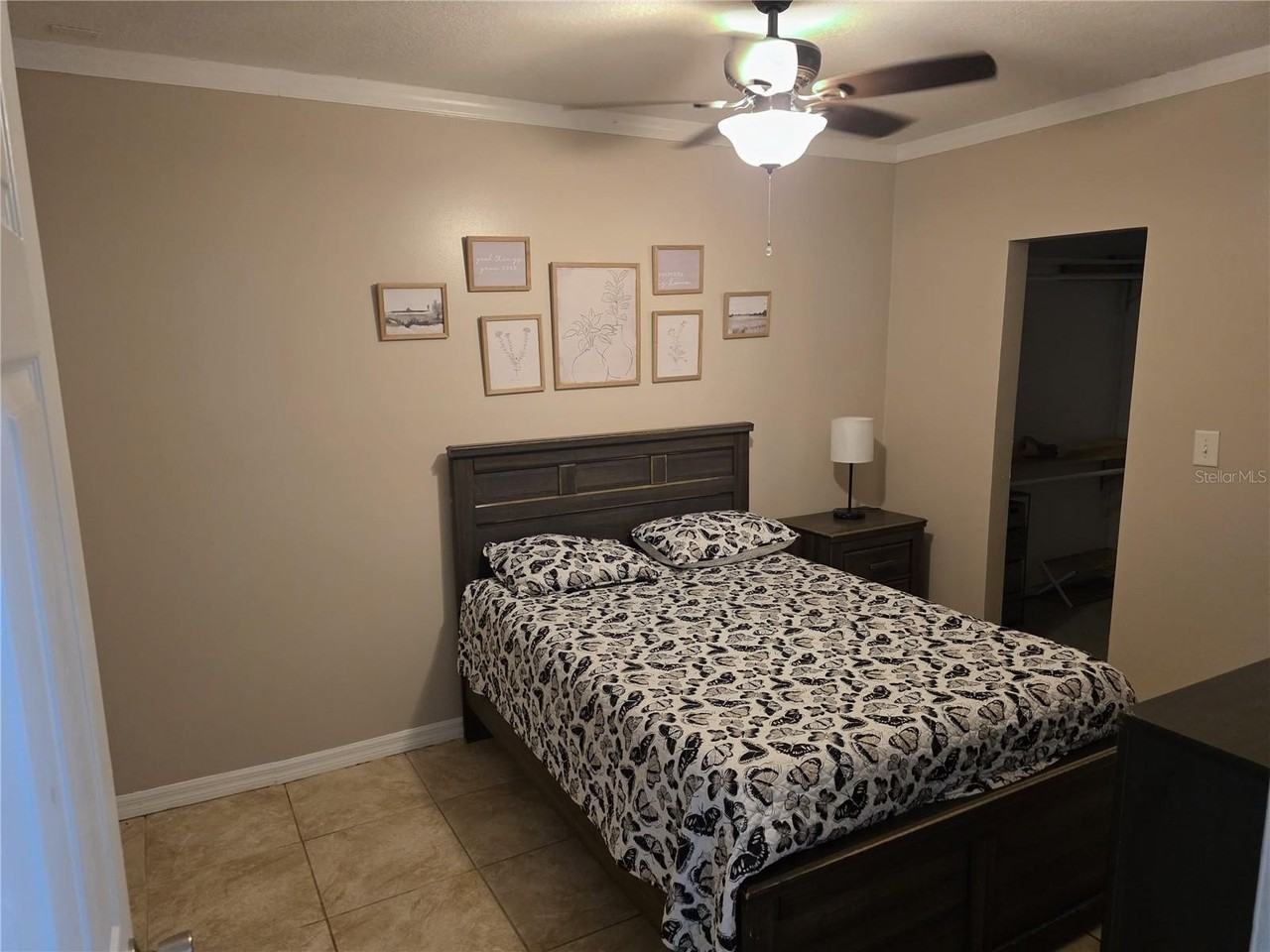 23737 Lake Ave - Photo 2 of 7