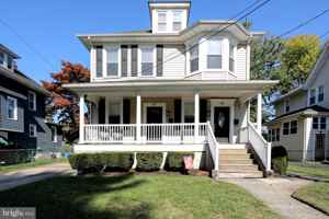 featured image of 911 Eldridge Ave