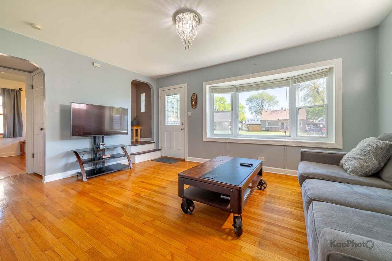 7828 Suburban Ln - Photo 2 of 30