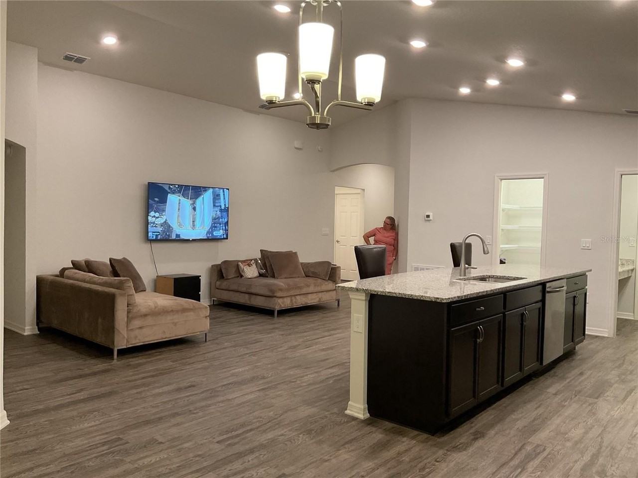 565 Vittorio Dr - Photo 4 of 25