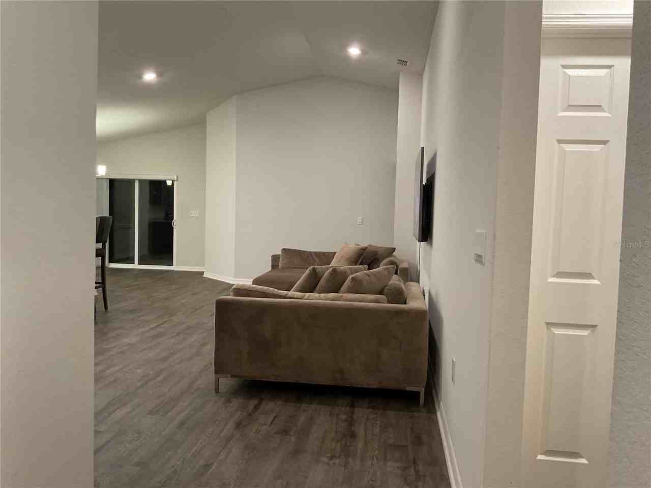 565 Vittorio Dr - Photo 6 of 25