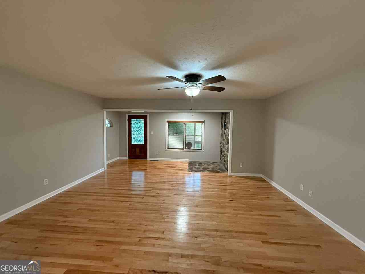 1565 Corinth Rd - Photo 3 of 17