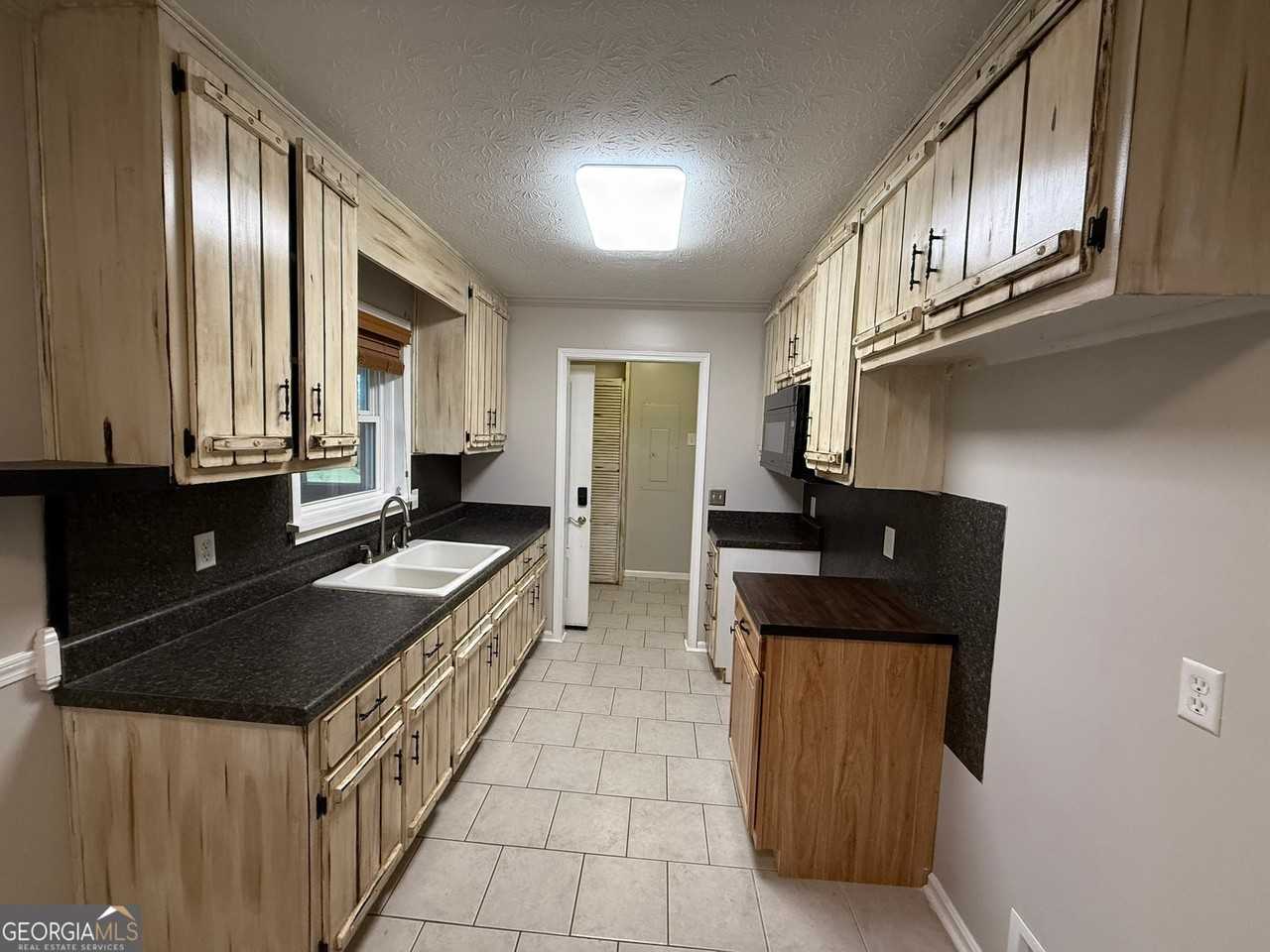 1565 Corinth Rd - Photo 5 of 17