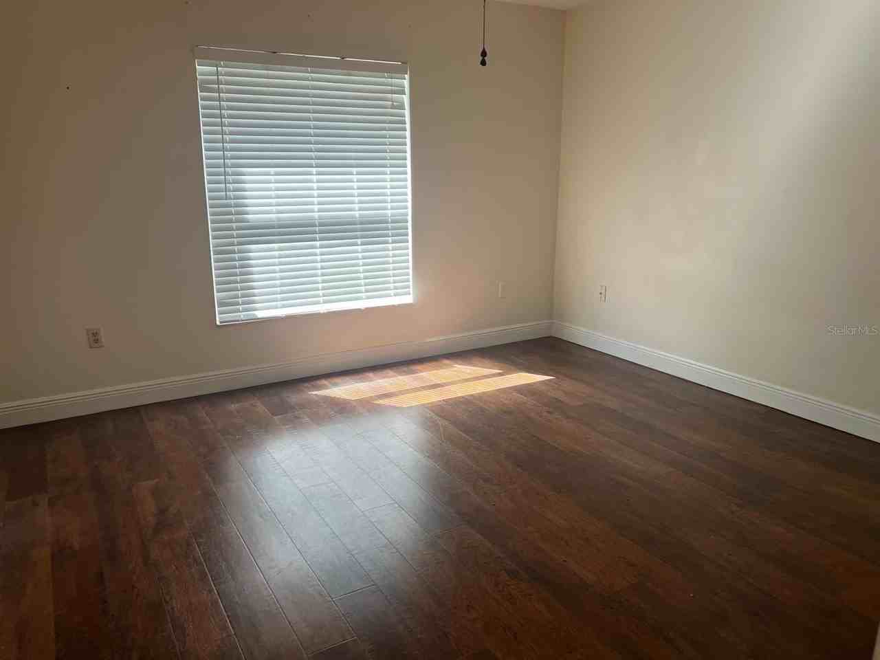 431 James Pl - Photo 5 of 12