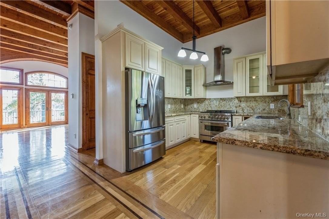 48 Lakewood Drive - Photo 3 of 19