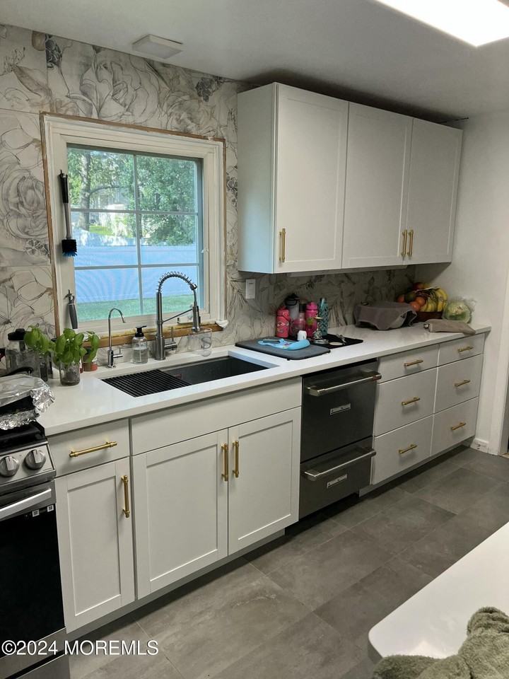 317 Jersey Ave - Photo 4 of 11