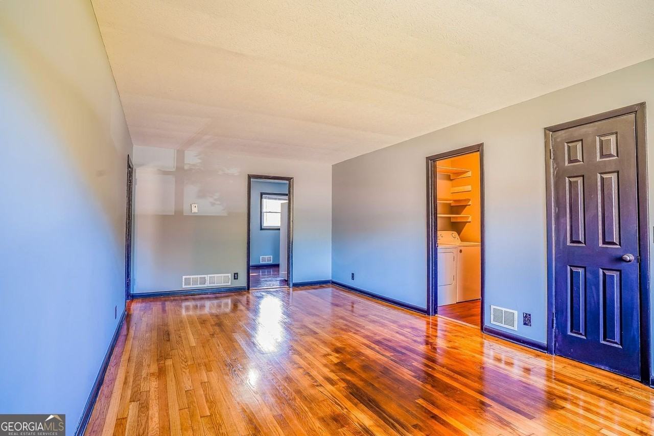 2877 Whispering Hills Dr - Photo 5 of 17