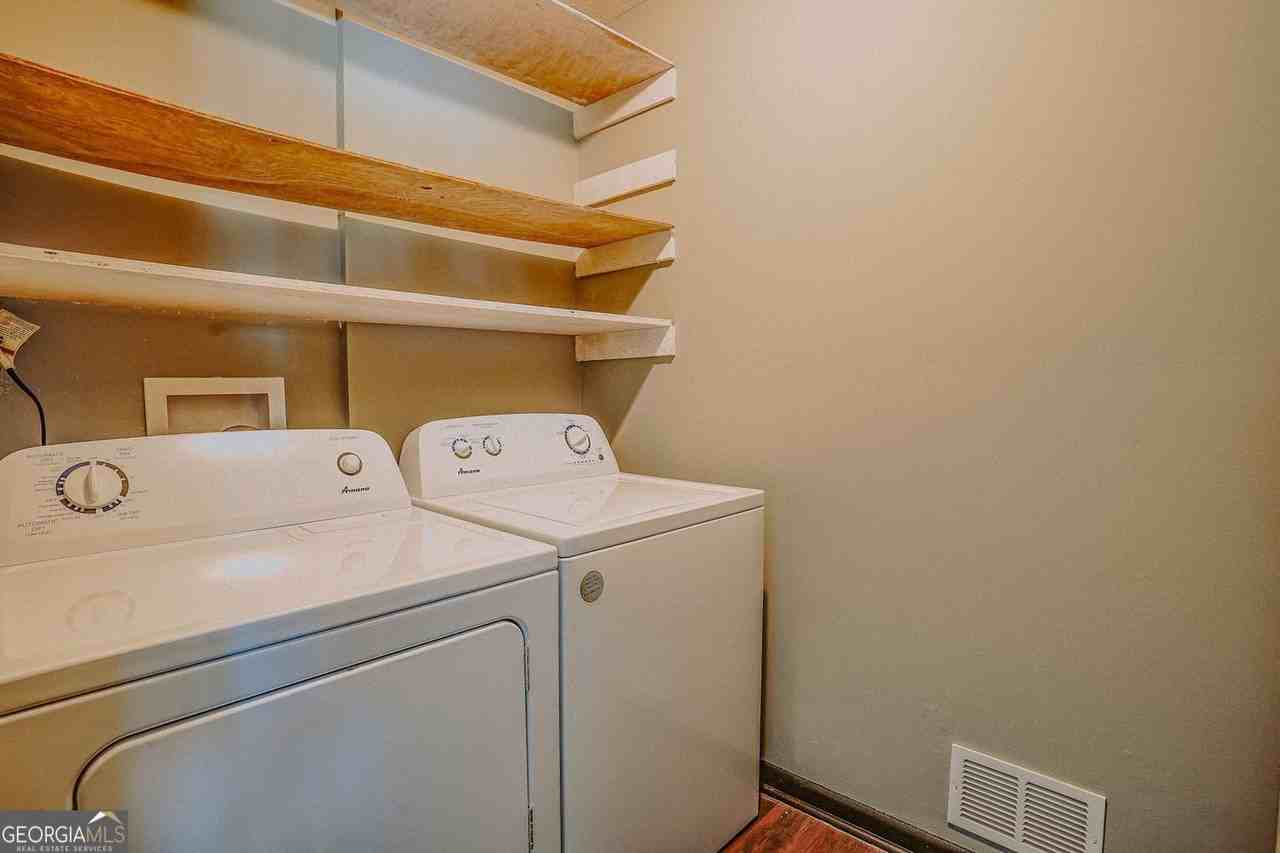 2877 Whispering Hills Dr - Photo 4 of 17