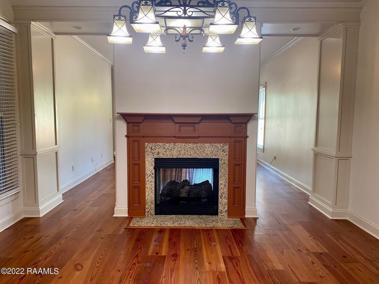 111 Hallmark Ave - Photo 4 of 18