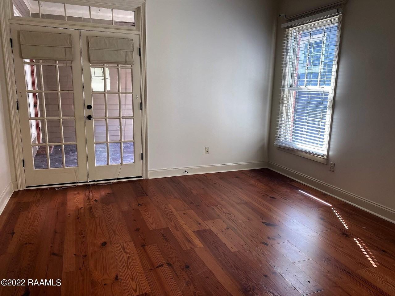 111 Hallmark Ave - Photo 7 of 18