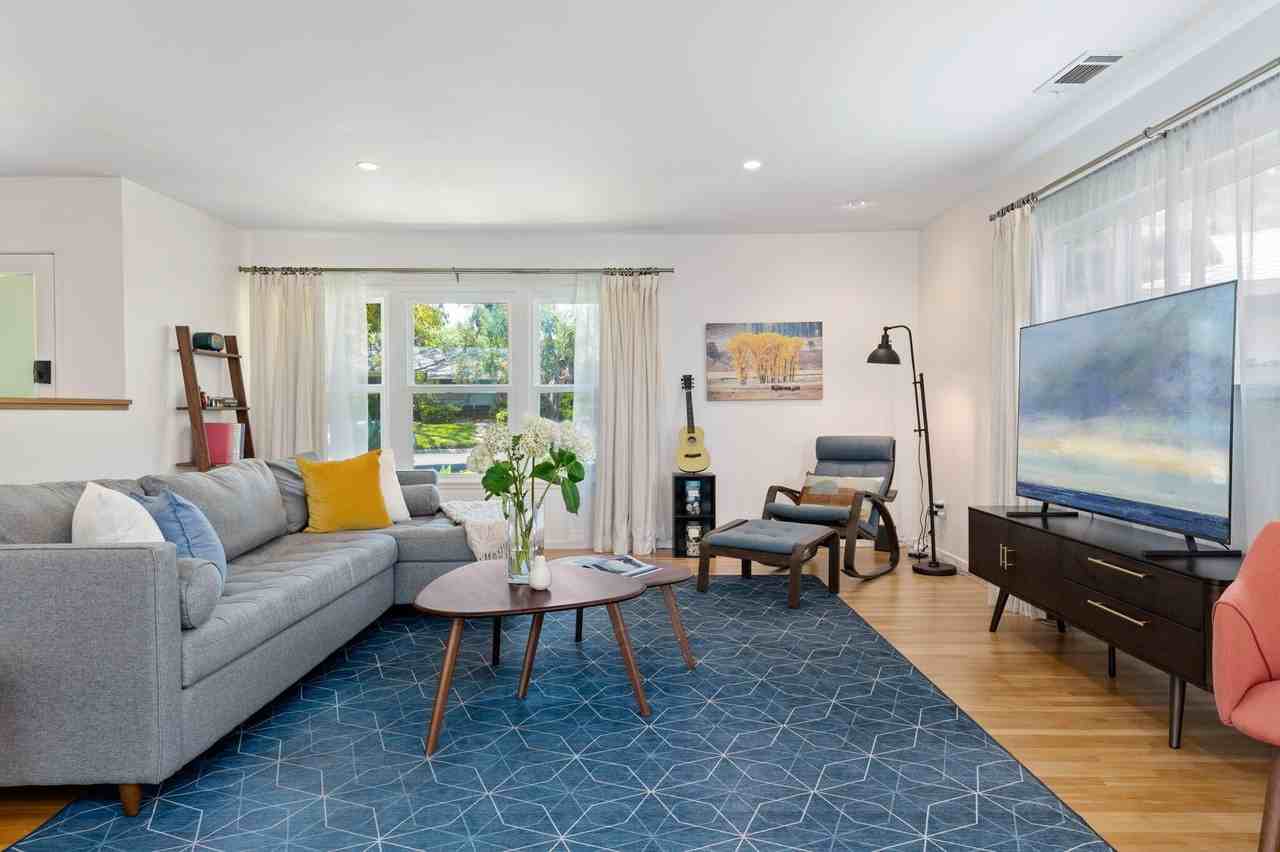 959 Barcelona Dr - Photo 2 of 41