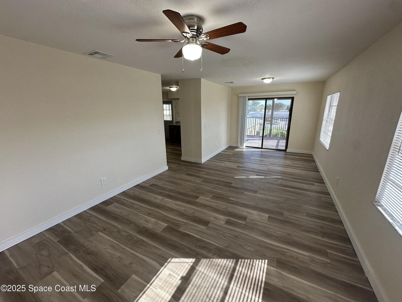 565 Jackson Ave - Photo 7 of 15