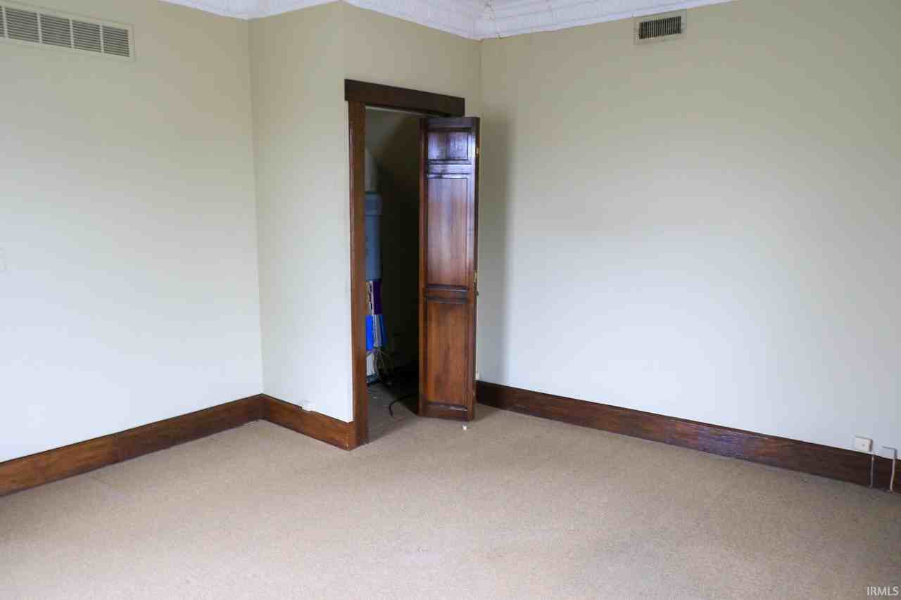 207 E 4th St - Photo 3 of 21