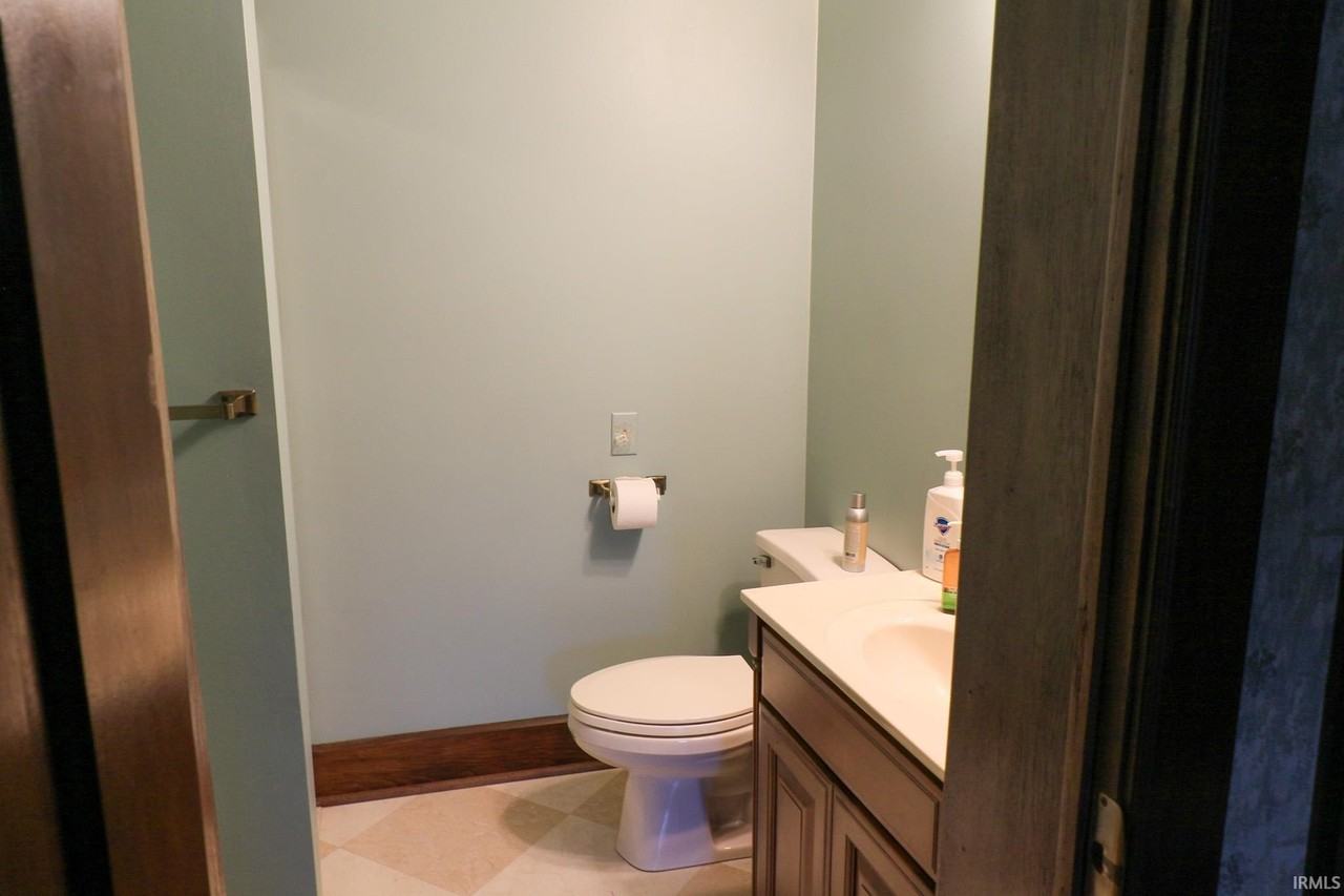 207 E 4th St - Photo 5 of 21