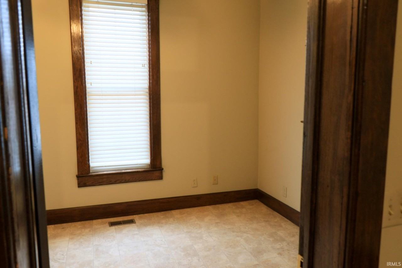 207 E 4th St - Photo 6 of 21