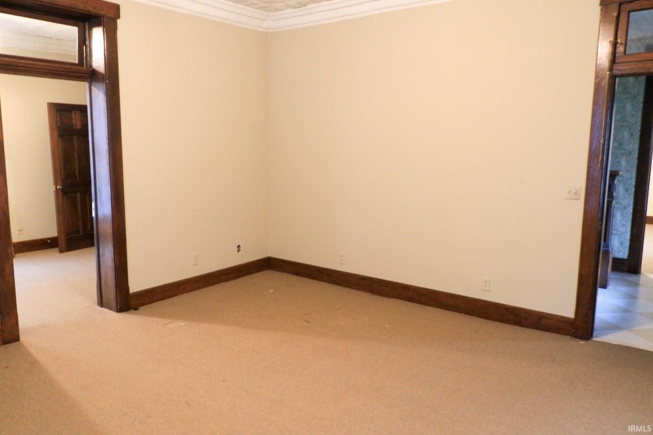 207 E 4th St - Photo 7 of 21