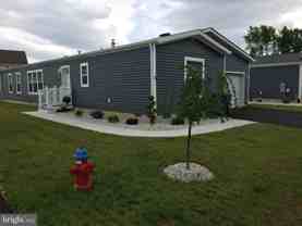 32 Edgewater Dr - Photo 1 of 1