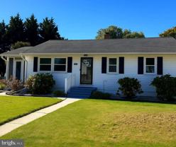 300 Oak St - Photo 1 of 1