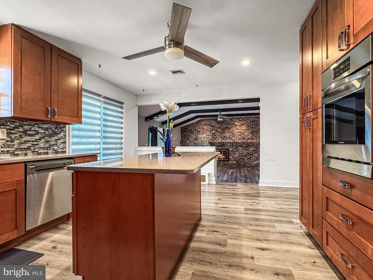 553 Saratoga Rd - Photo 6 of 21