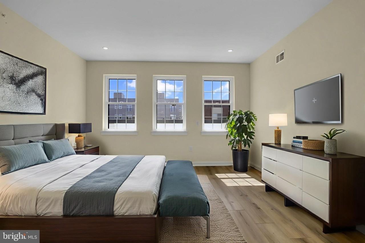 2670 Braddock St - Photo 2 of 47