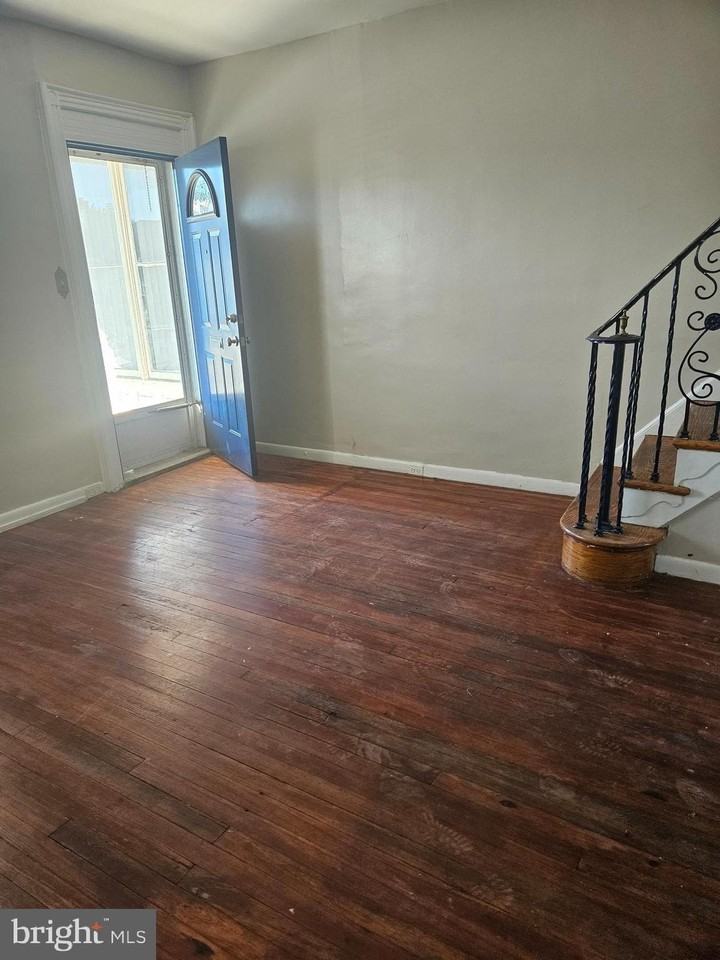 5822 Warrington Avenue - Photo 4 of 32