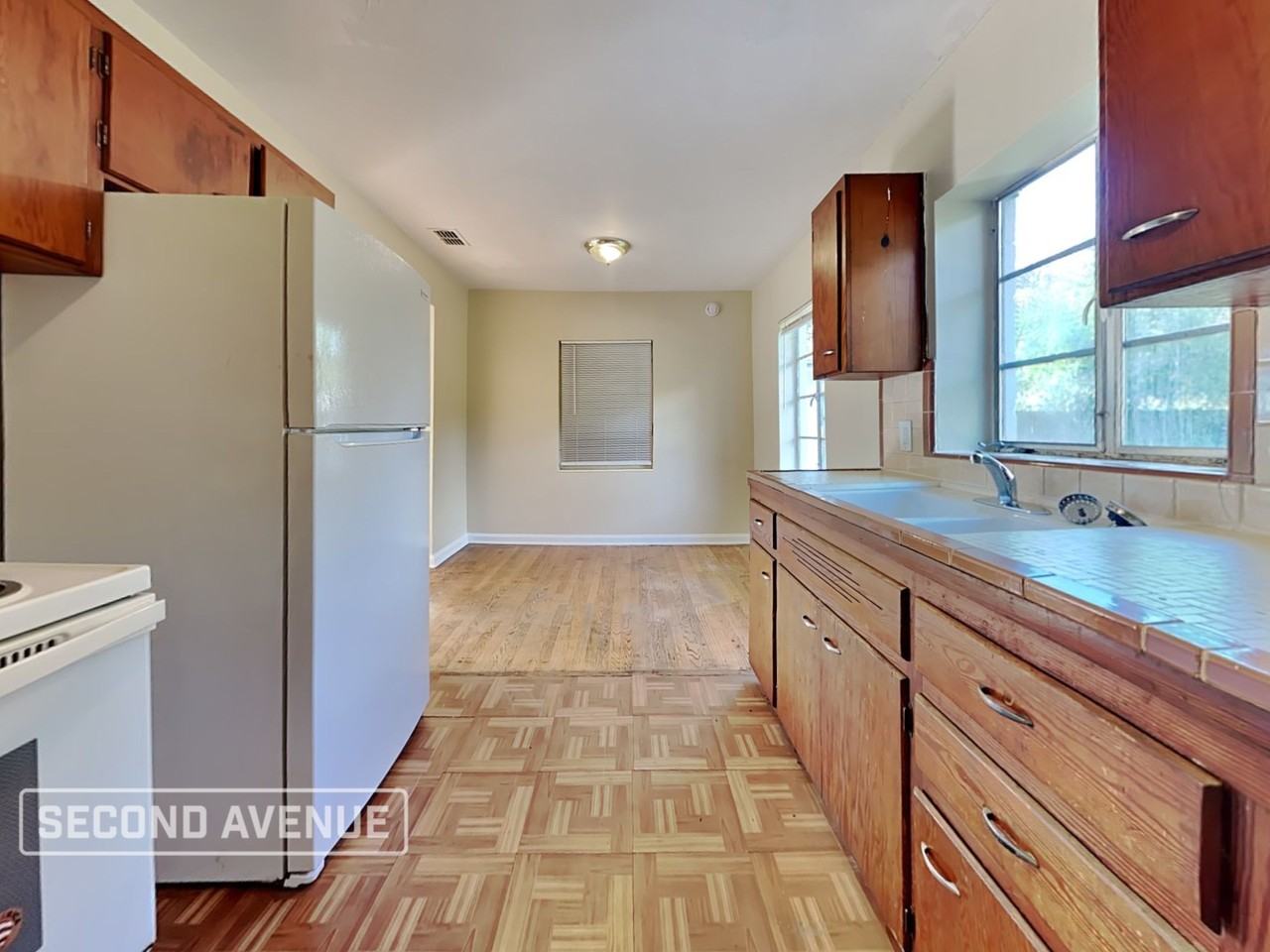 1975 Rugby Rd - Photo 4 of 18