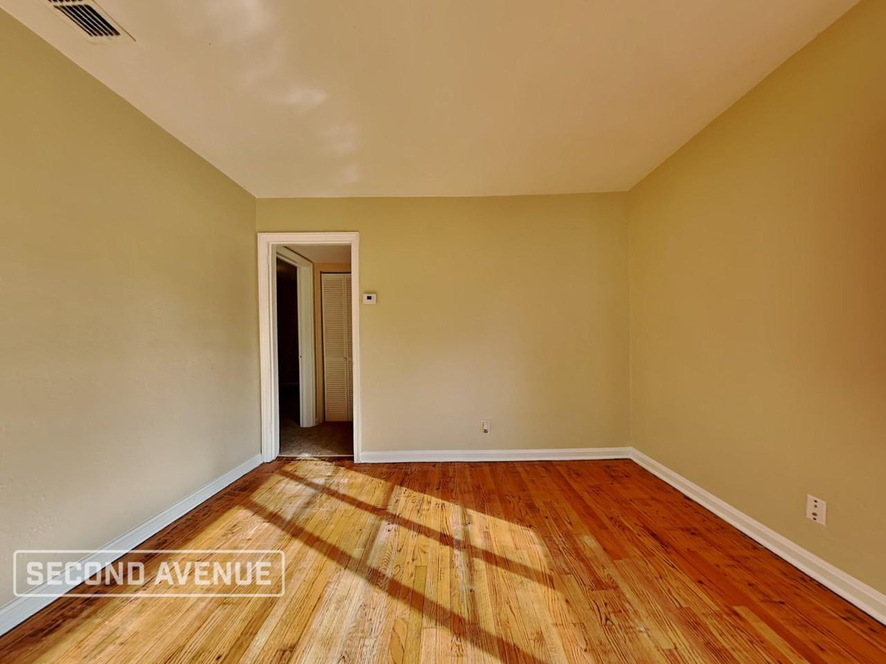 1975 Rugby Rd - Photo 7 of 18