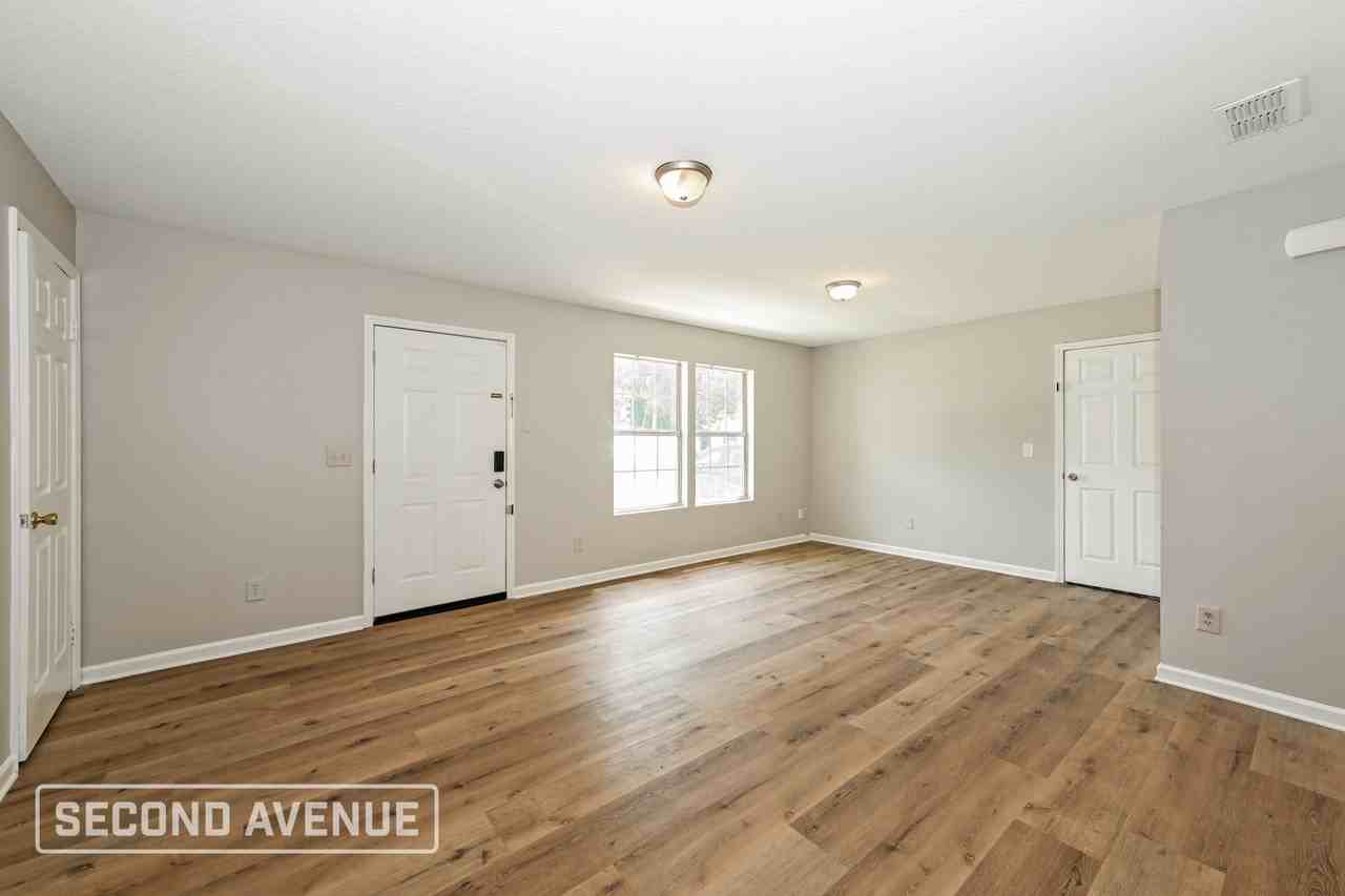 5701 Carver Cir - Photo 2 of 23