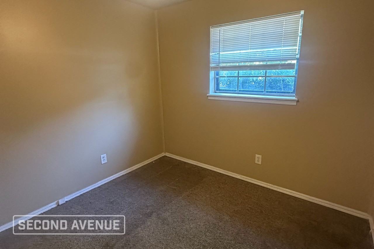 10913 N Mckinley Ave - Photo 4 of 15