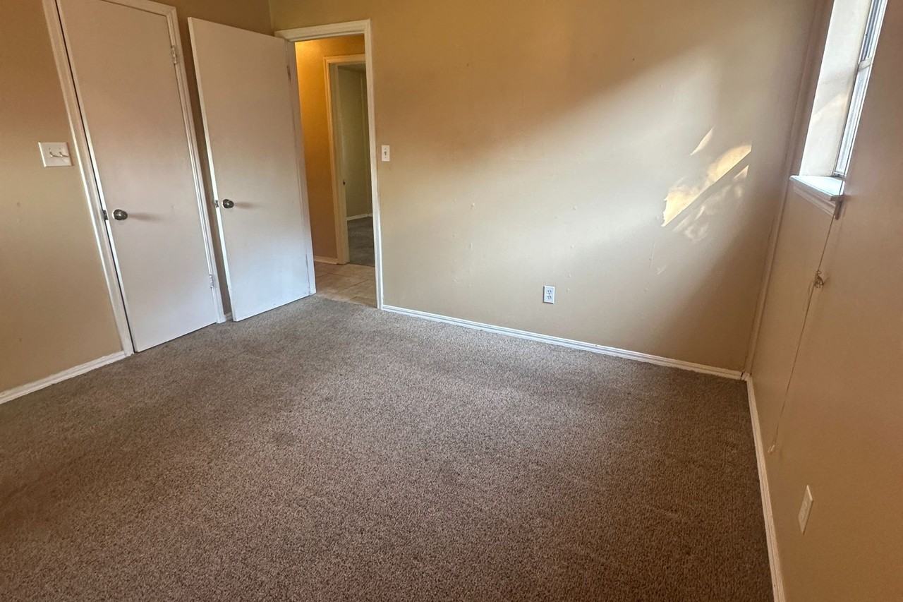 10913 N Mckinley Ave - Photo 6 of 15